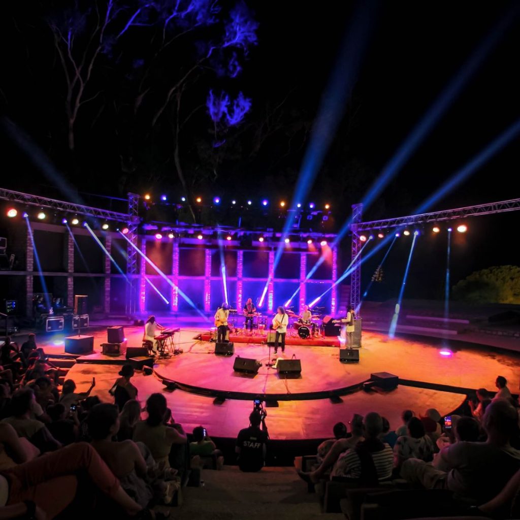 Ambiance d&rsquo;Hammamet :  Ensemble ! avec Aziz Sahmaoui & University of Gnawa