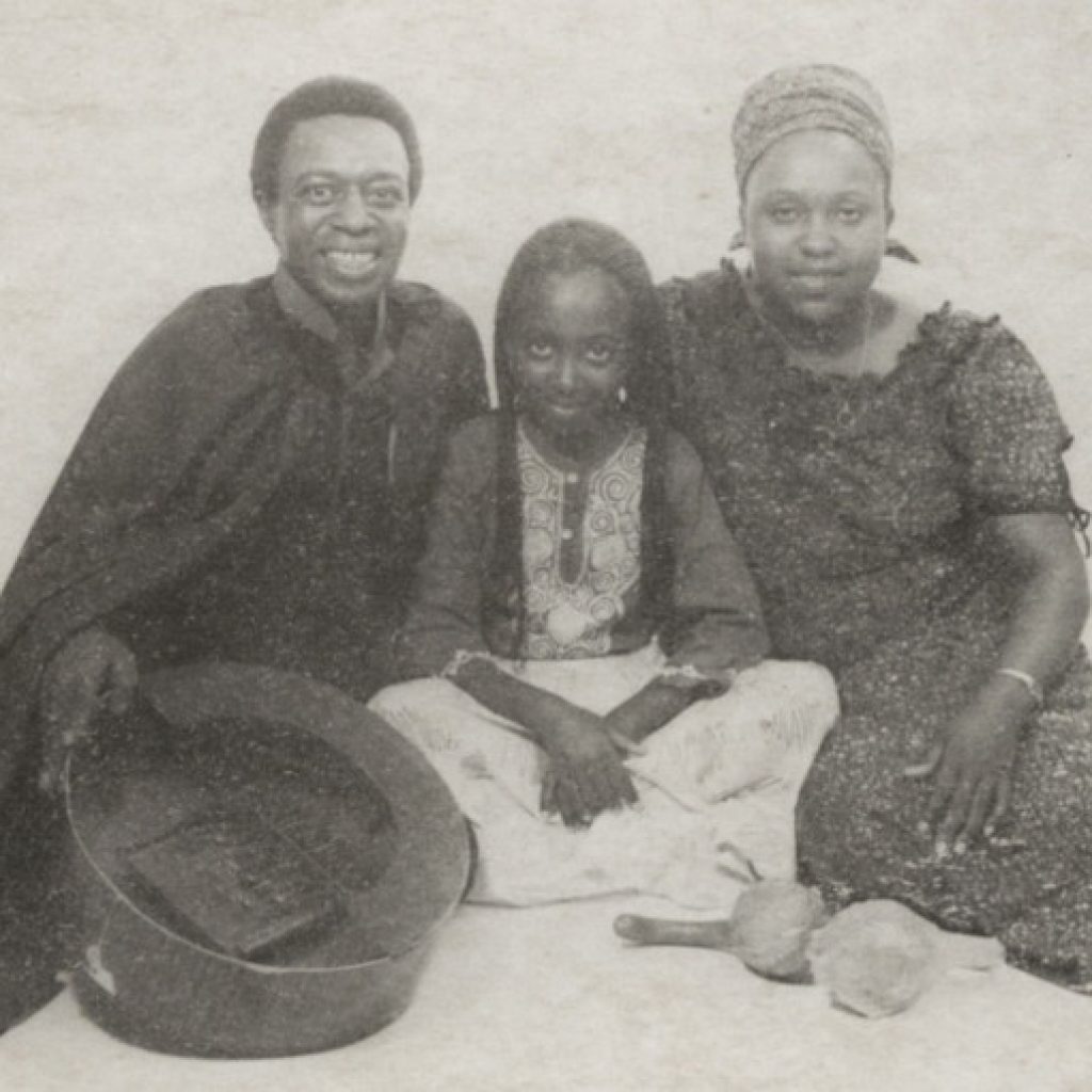 Tichazomuona et la magie des mbiras de Dumisani Maraire et sa famille